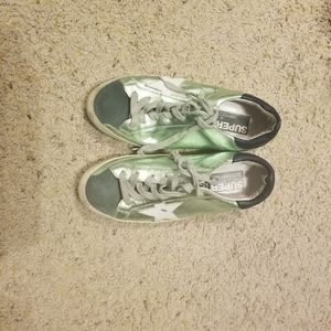 Golden Goose (MISMATCHED) tennis shoes